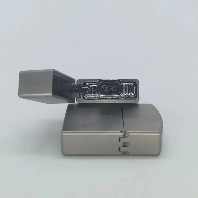 Lighter Insert Zippo - Titanyum Gövdeli Rüzgar Geçirmez Çakmak, Pirinç